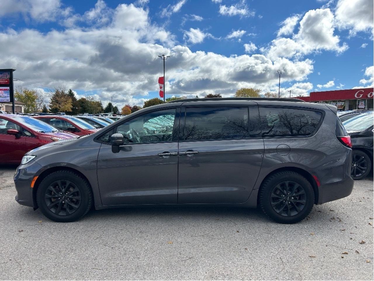 2022 Chrysler Pacifica TOURING L, CLEAN CARFAX, REMOTE START, 8 PASSENGER - Photo #9