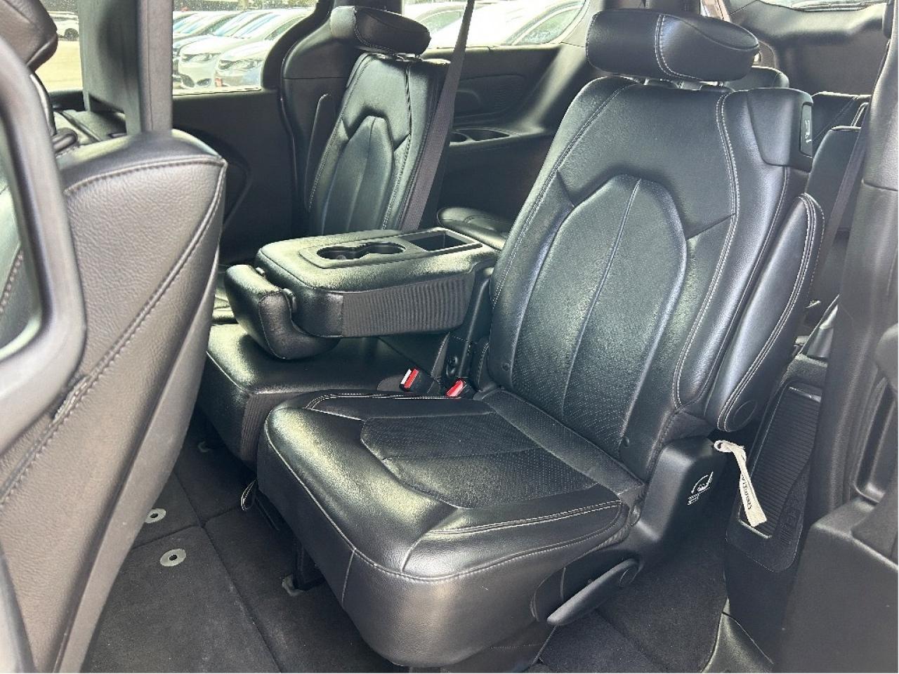 2022 Chrysler Pacifica TOURING L, CLEAN CARFAX, REMOTE START, 8 PASSENGER - Photo #12