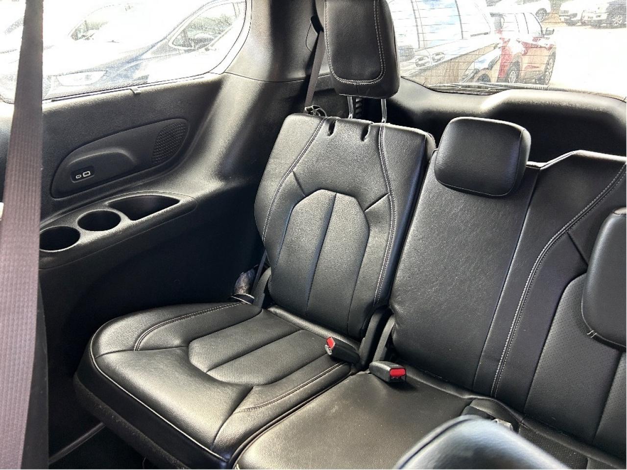 2022 Chrysler Pacifica TOURING L, CLEAN CARFAX, REMOTE START, 8 PASSENGER - Photo #13