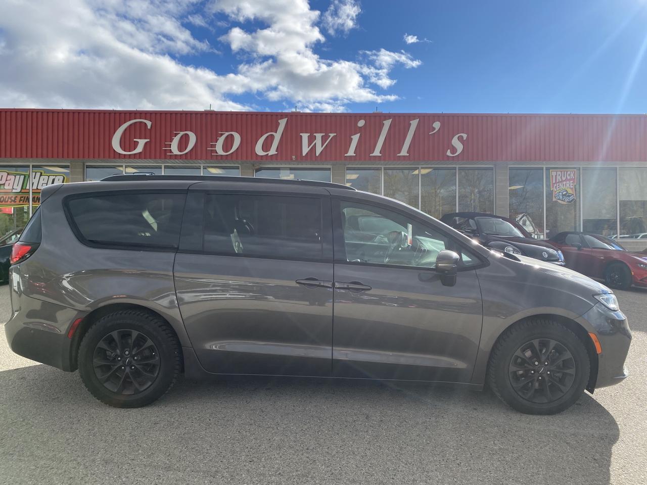 Used 2022 Chrysler Pacifica TOURING L, CLEAN CARFAX, REMOTE START, 8 PASSENGER for sale in London, ON