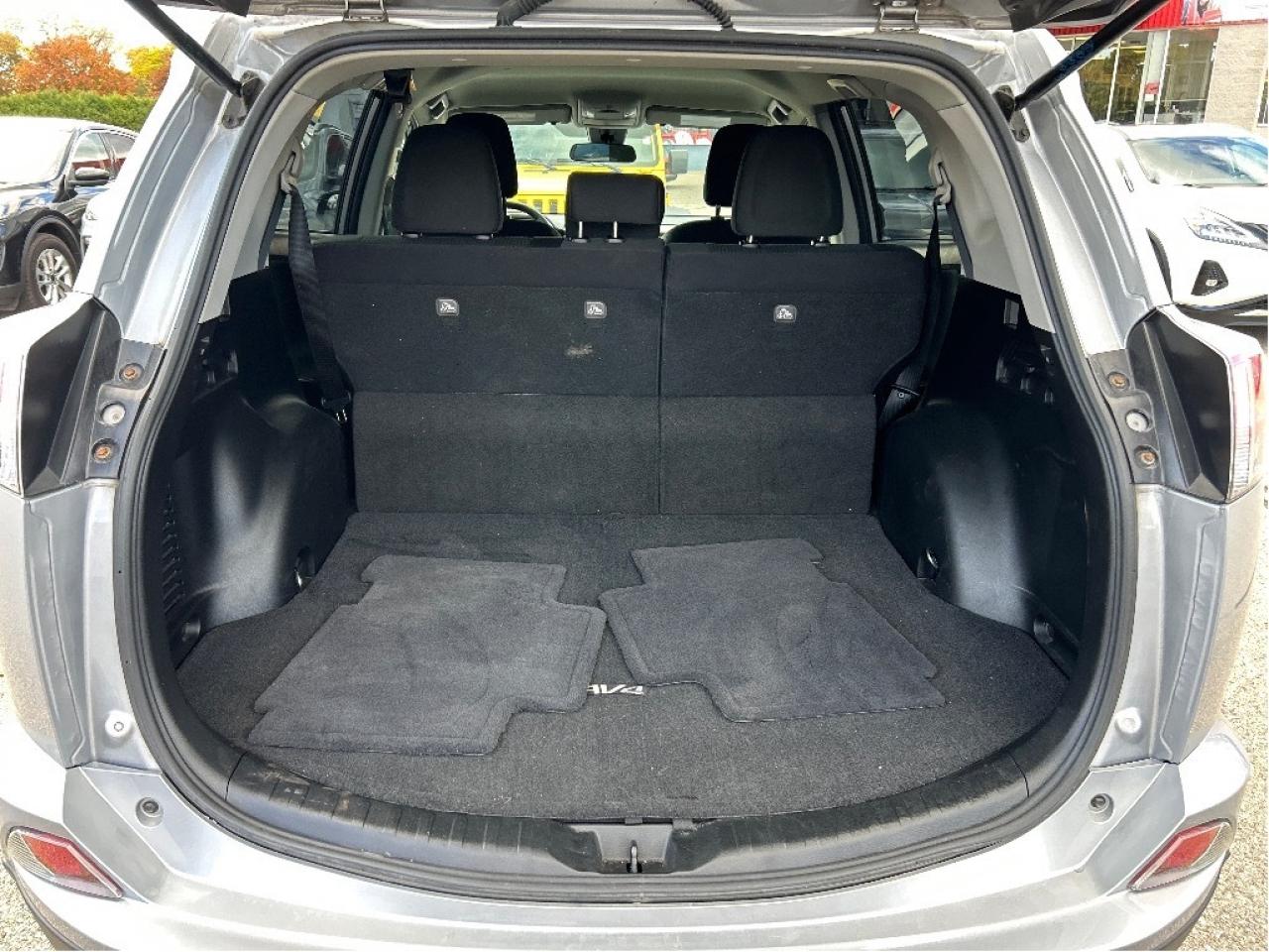 2018 Toyota RAV4 LE, CLEAN CARFAX, FRONT WHEEL DRIVE, ONLY 39 000KM - Photo #11