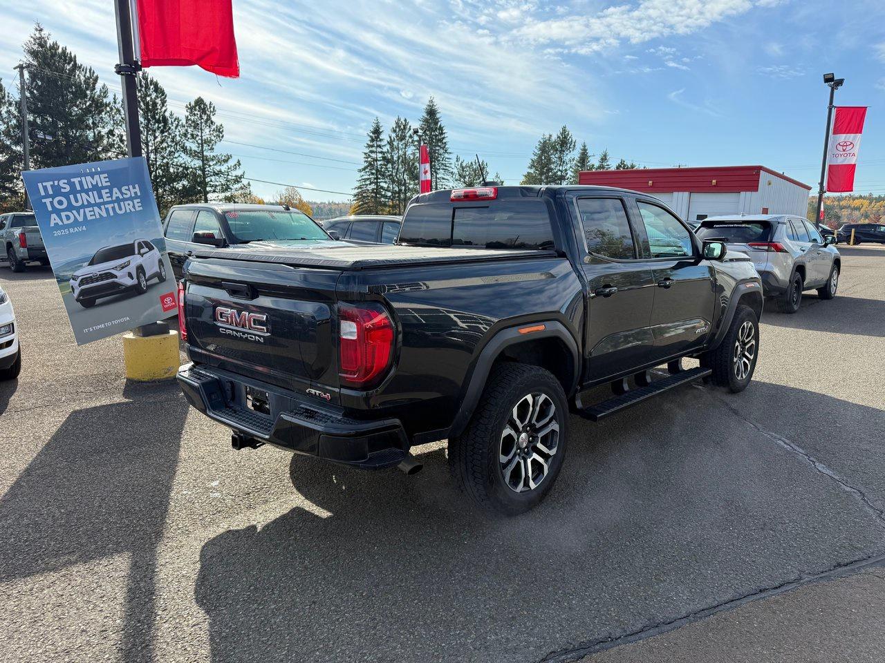 2024 GMC Canyon AT4 Photo4