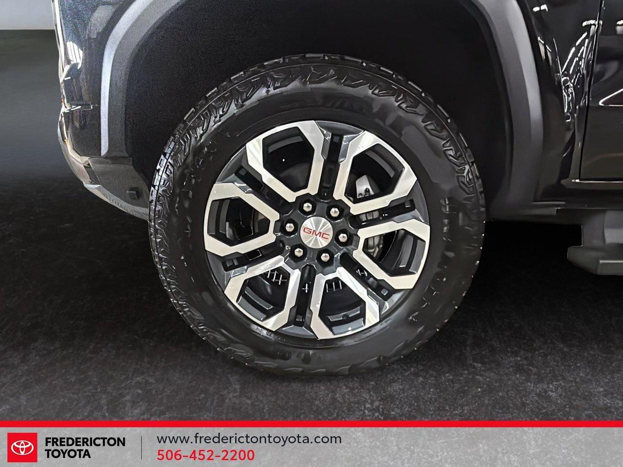 2024 GMC Canyon AT4 Photo