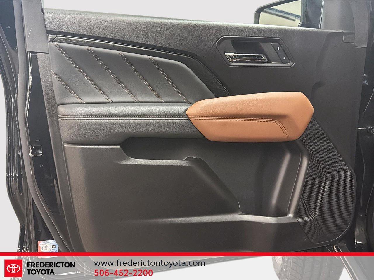 2024 GMC Canyon AT4 Photo