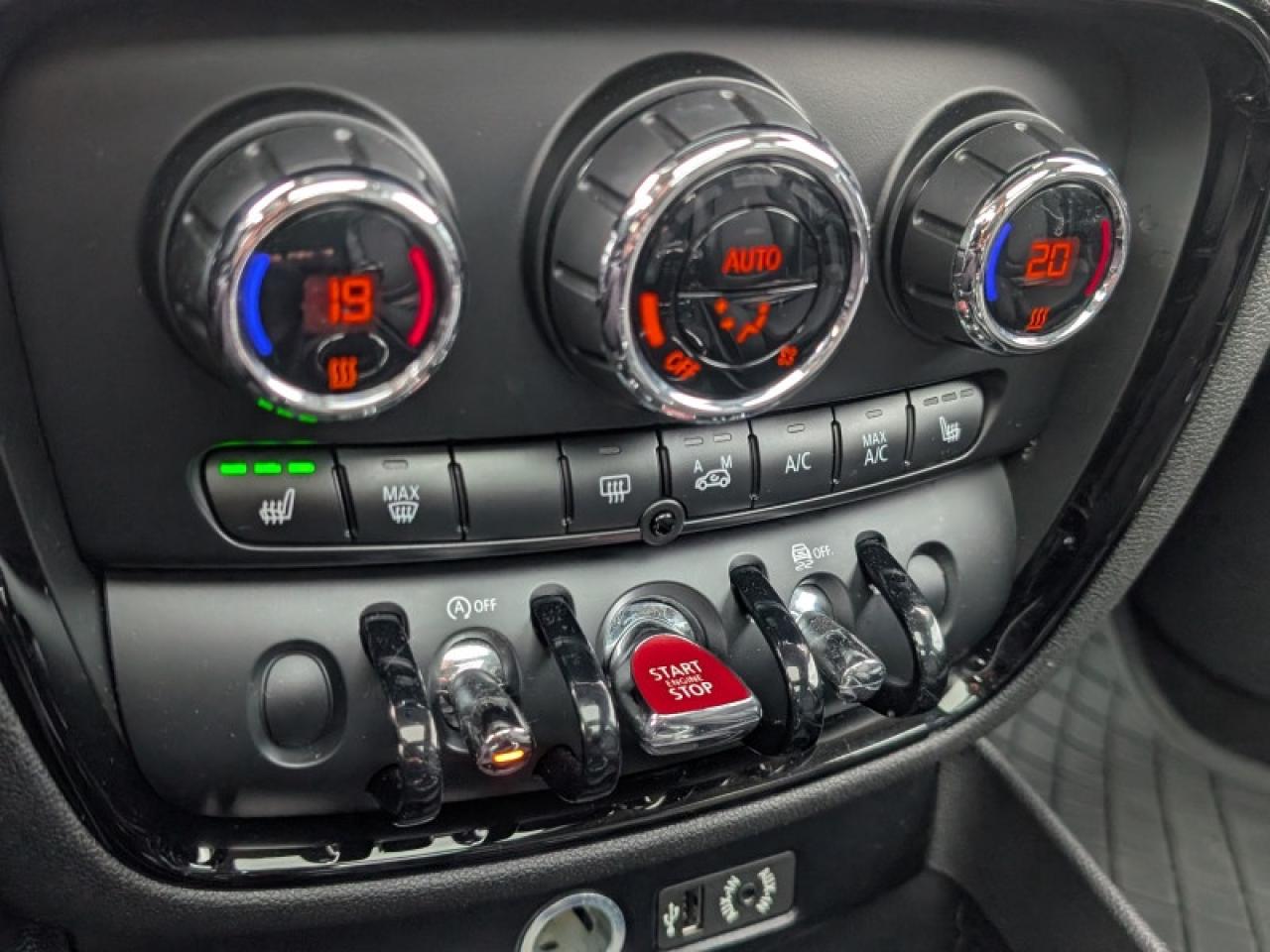 2017 MINI Cooper Clubman Clubman ALL4  **ULTRA LOW KMS** Photo