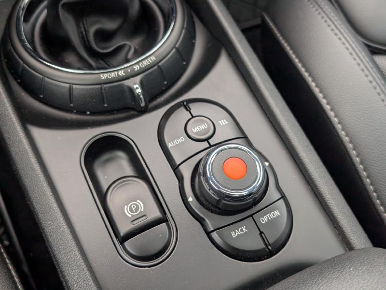 2017 MINI Cooper Clubman Clubman ALL4  **ULTRA LOW KMS** Photo