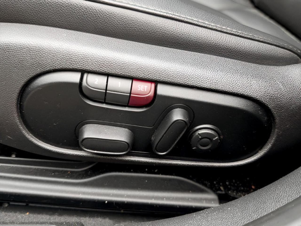 2017 MINI Cooper Clubman Clubman ALL4  **ULTRA LOW KMS** Photo