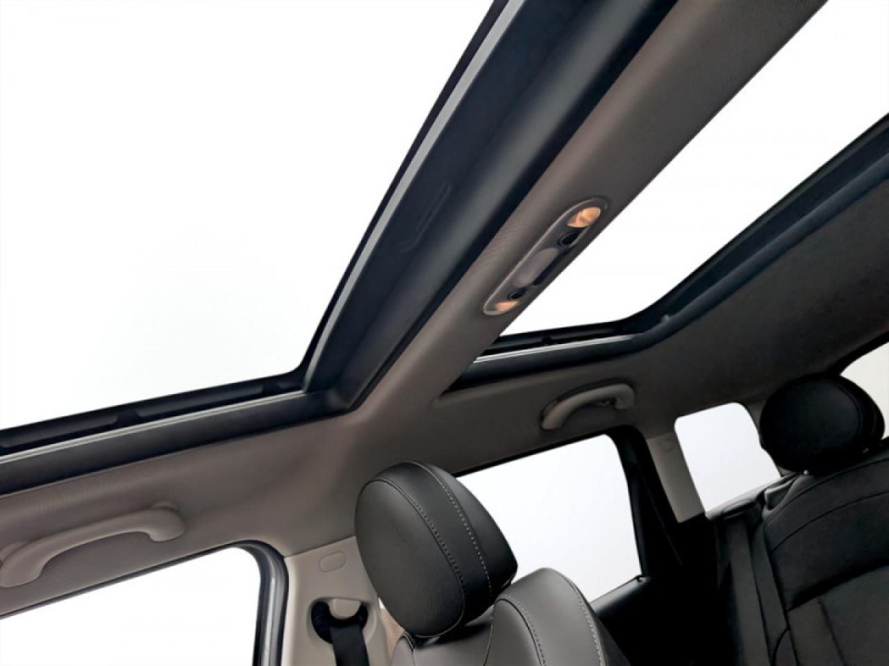 2017 MINI Cooper Clubman Clubman ALL4  **ULTRA LOW KMS** Photo