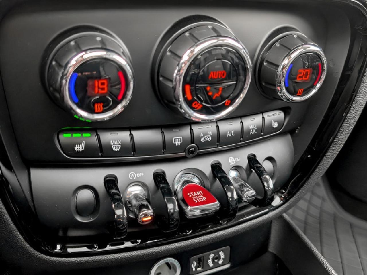 2017 MINI Cooper Clubman Clubman ALL4  **ULTRA LOW KMS** Photo