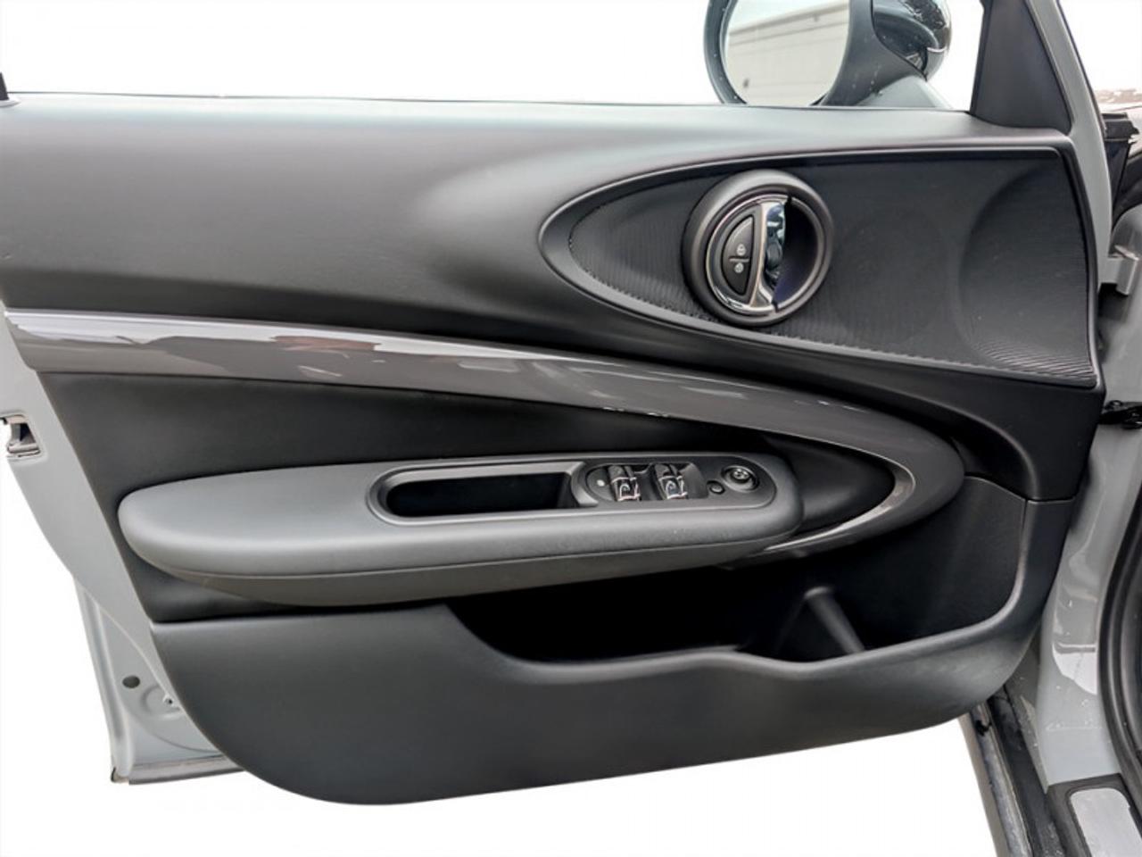 2017 MINI Cooper Clubman Clubman ALL4  **ULTRA LOW KMS** Photo