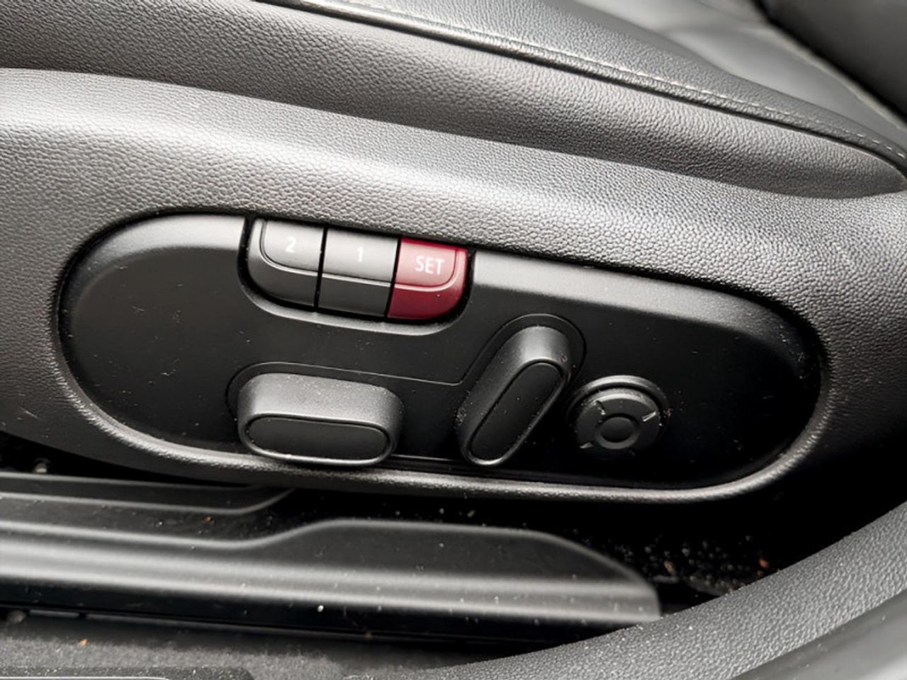 2017 MINI Cooper Clubman Clubman ALL4  **ULTRA LOW KMS** Photo