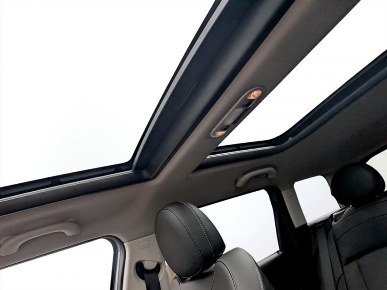 2017 MINI Cooper Clubman Clubman ALL4  **ULTRA LOW KMS** Photo