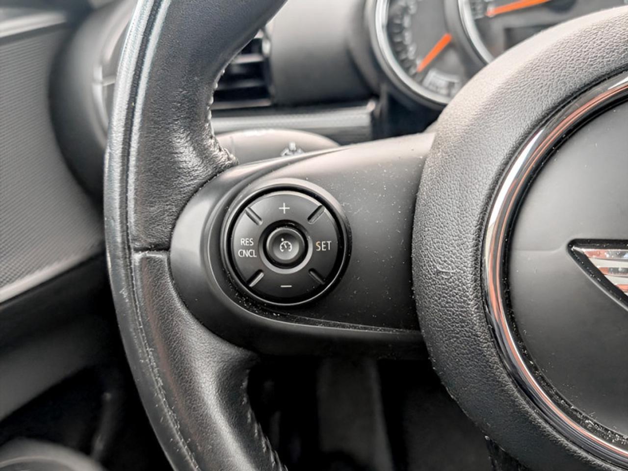 2017 MINI Cooper Clubman Clubman ALL4  **ULTRA LOW KMS** Photo