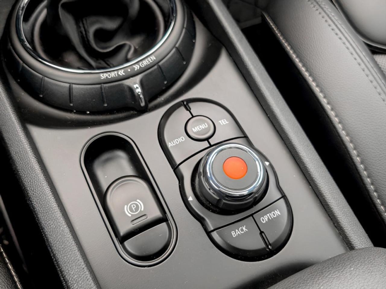 2017 MINI Cooper Clubman Clubman ALL4  **ULTRA LOW KMS** Photo