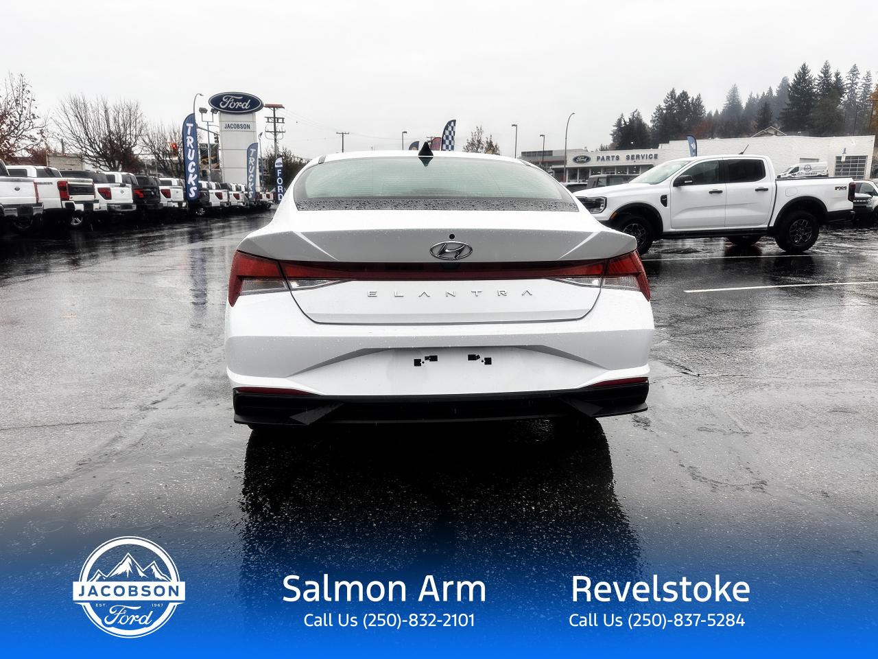 2022 Hyundai Elantra Essential Photo3