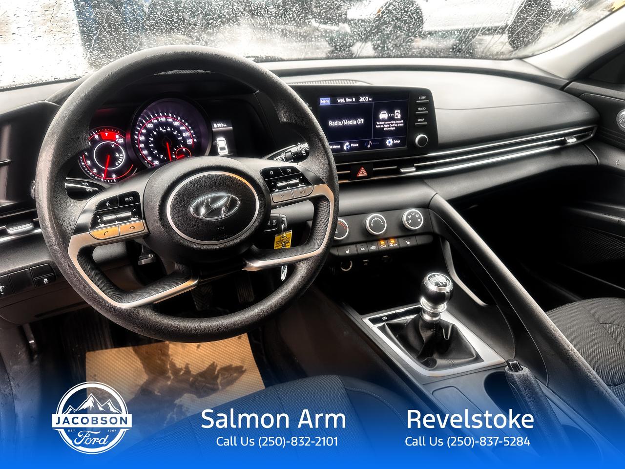 2022 Hyundai Elantra Essential Photo5