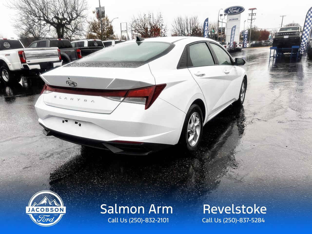 2022 Hyundai Elantra Essential Photo5