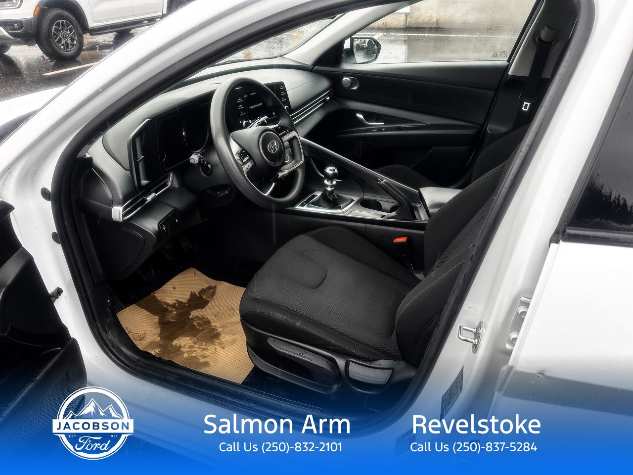 2022 Hyundai Elantra Essential Photo5