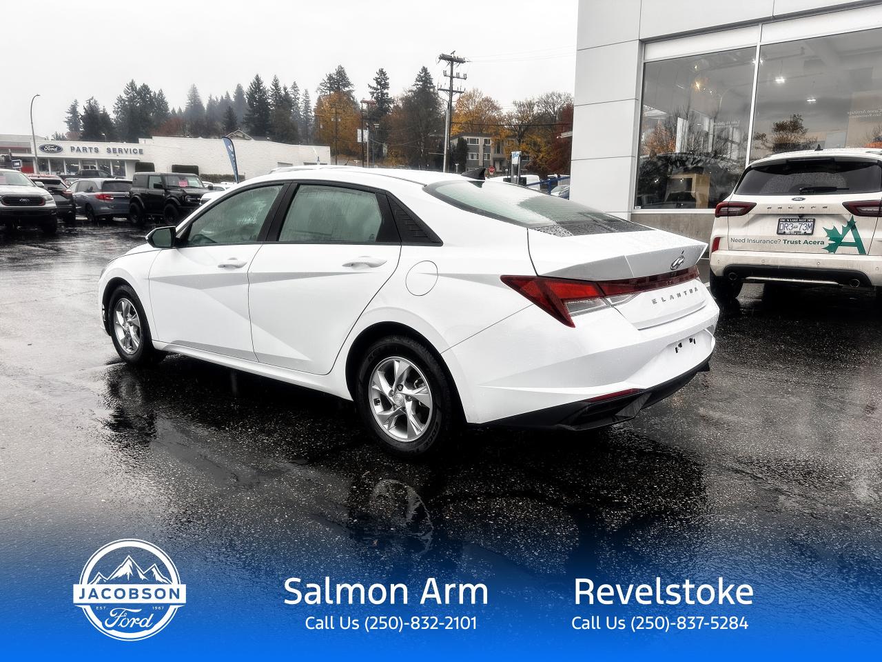 2022 Hyundai Elantra Essential Photo2