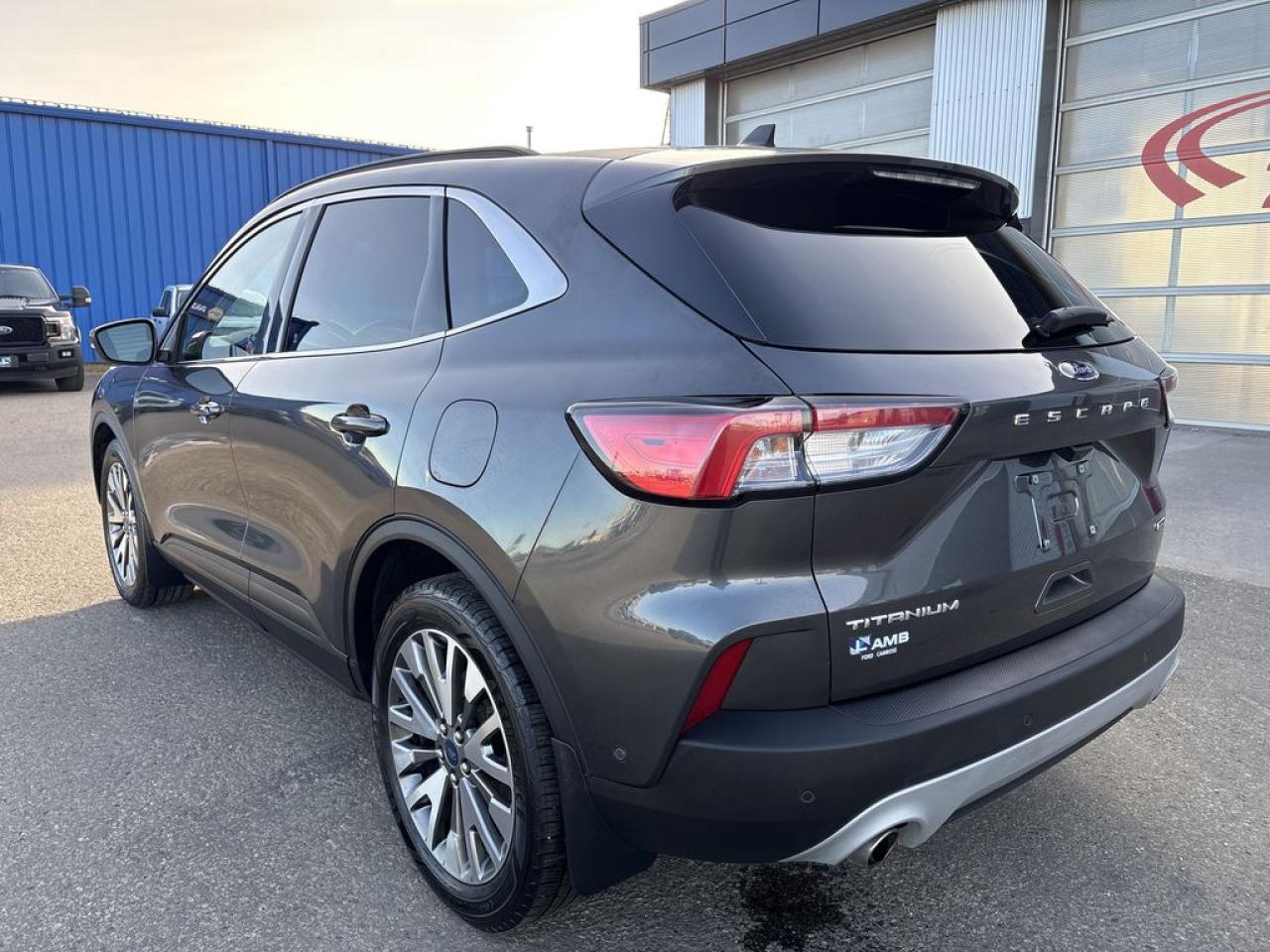 2020 Ford Escape Titanium Hybrid Photo5