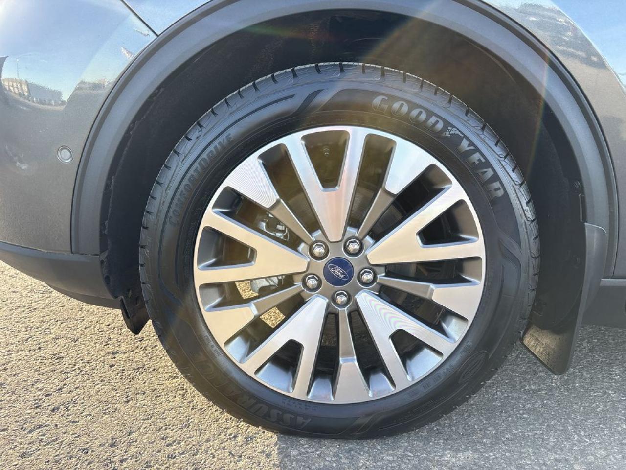 2020 Ford Escape Titanium Hybrid Photo5