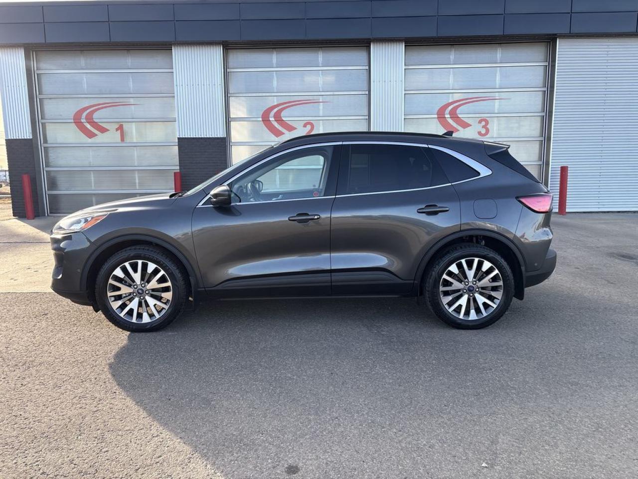 2020 Ford Escape Titanium Hybrid Photo5