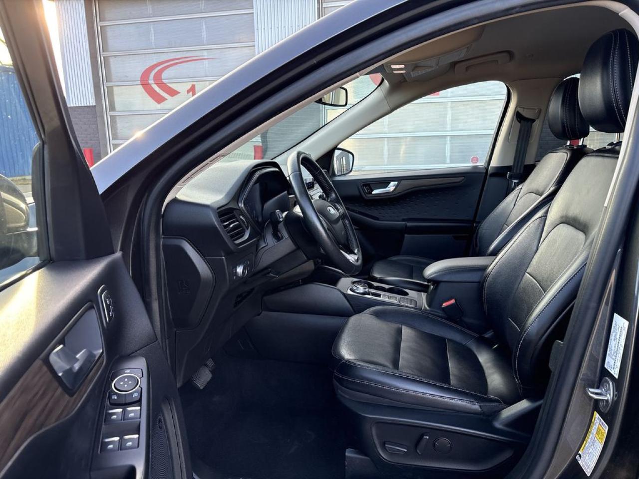 2020 Ford Escape Titanium Hybrid Photo5