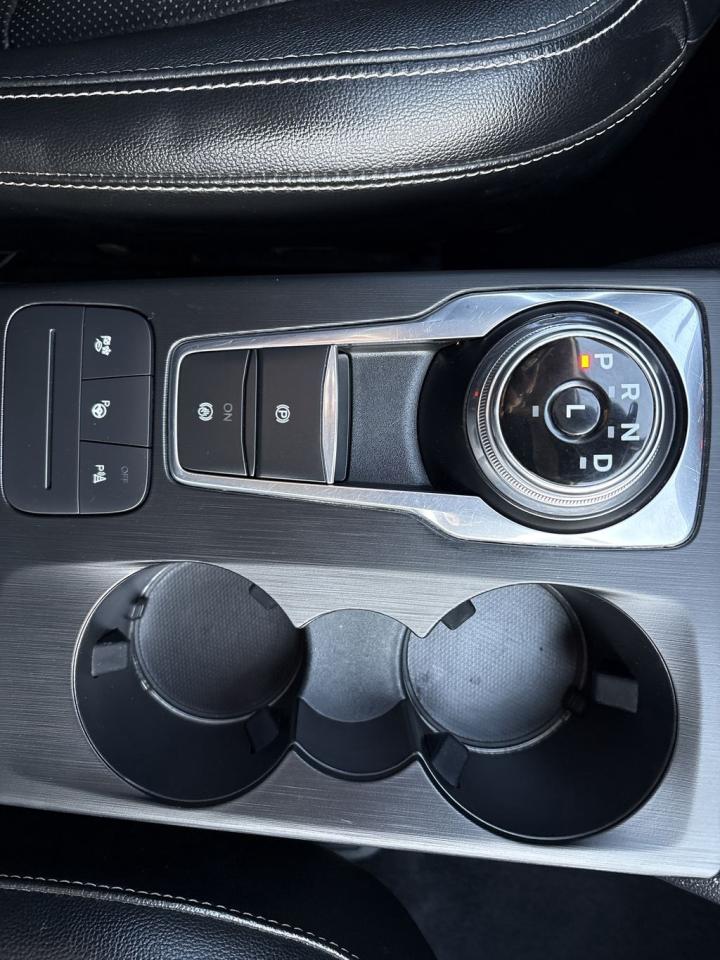 2020 Ford Escape Titanium Hybrid Photo5