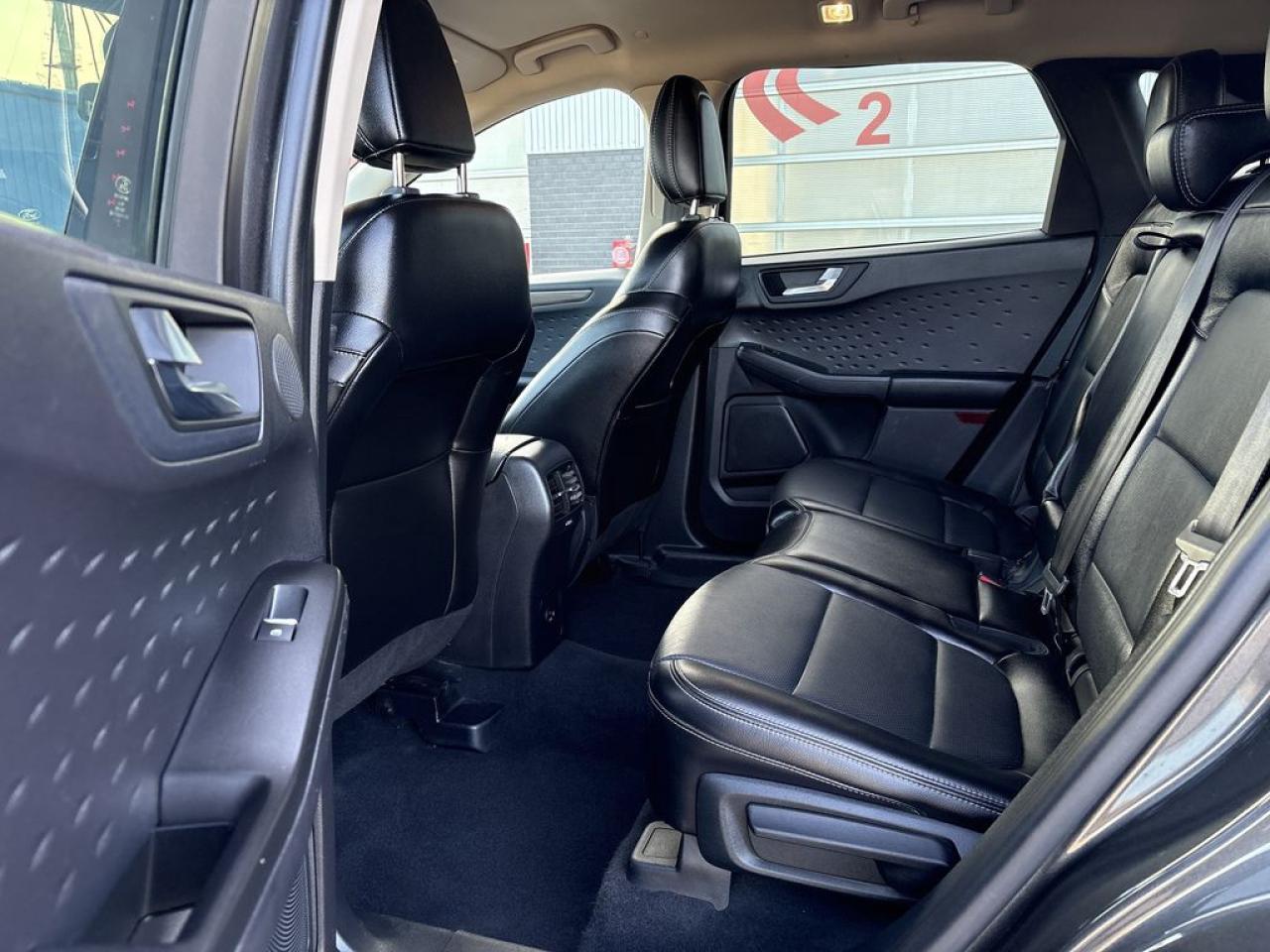 2020 Ford Escape Titanium Hybrid Photo5