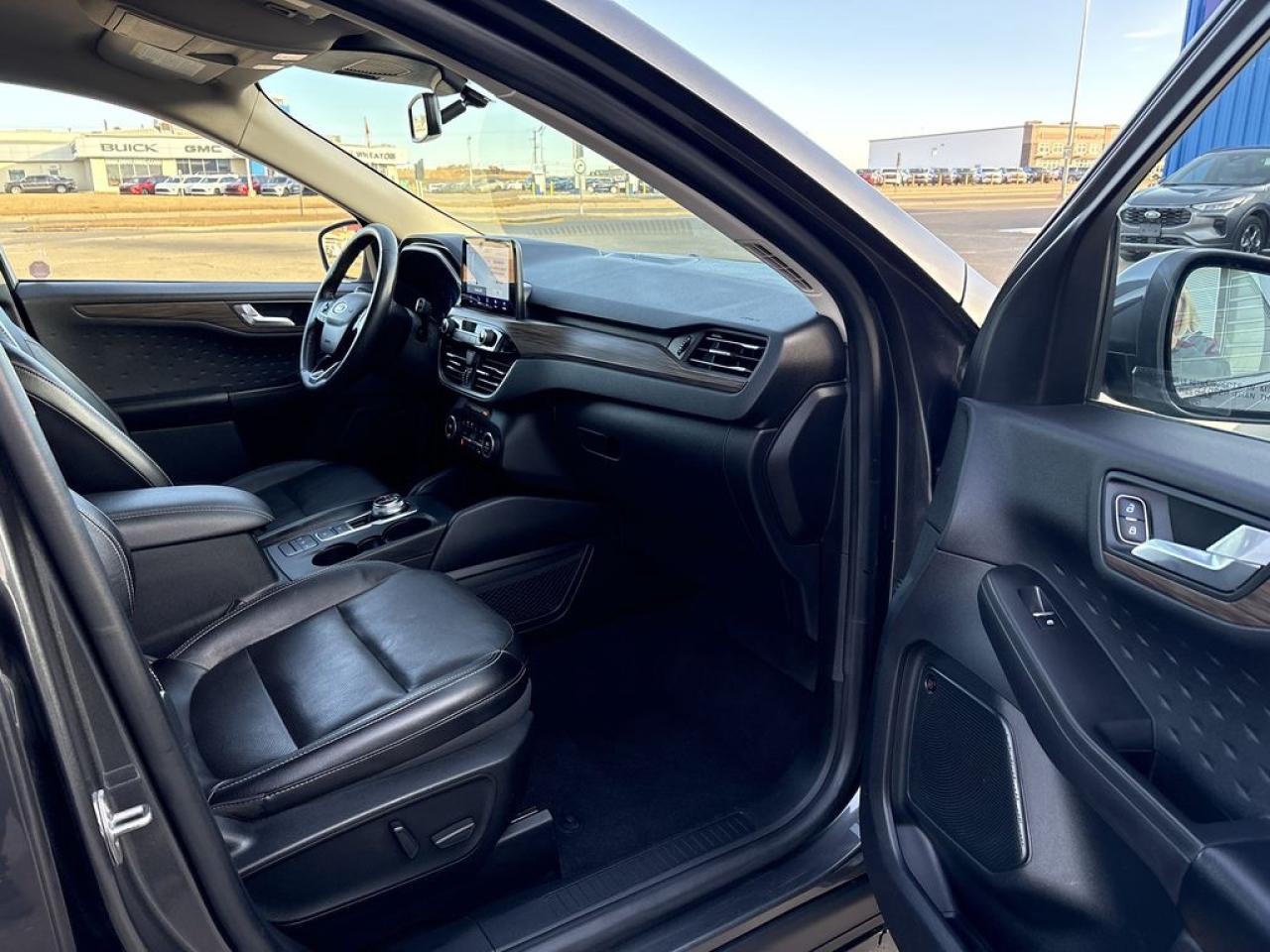 2020 Ford Escape Titanium Hybrid Photo5