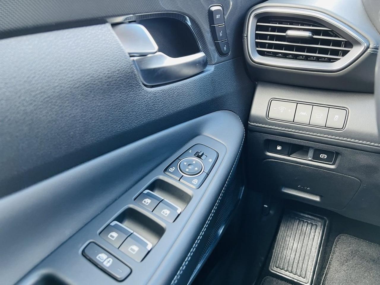 2023 Hyundai Santa Fe PLUG-IN HYBRID Luxury Photo