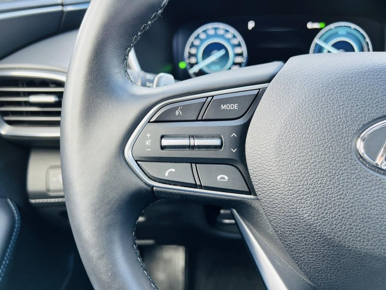 2023 Hyundai Santa Fe PLUG-IN HYBRID Luxury Photo