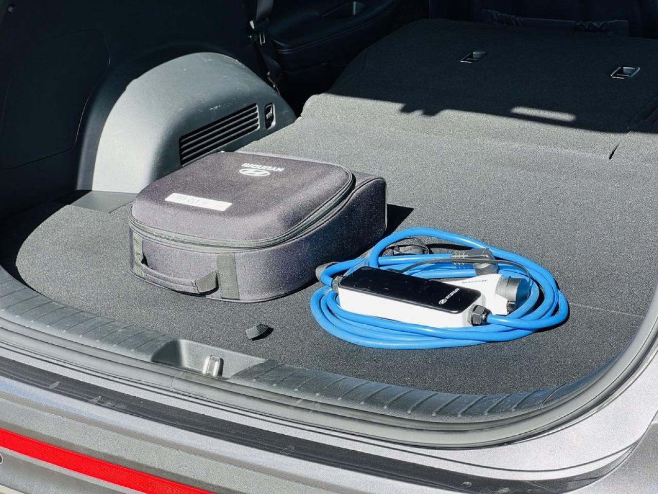 2023 Hyundai Santa Fe PLUG-IN HYBRID Luxury Photo