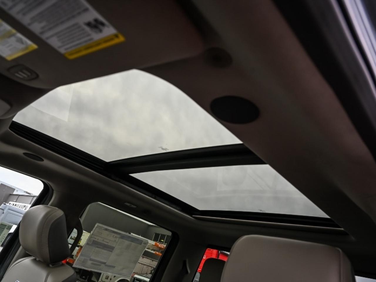 2025 Ford F-150 Platinum Photo