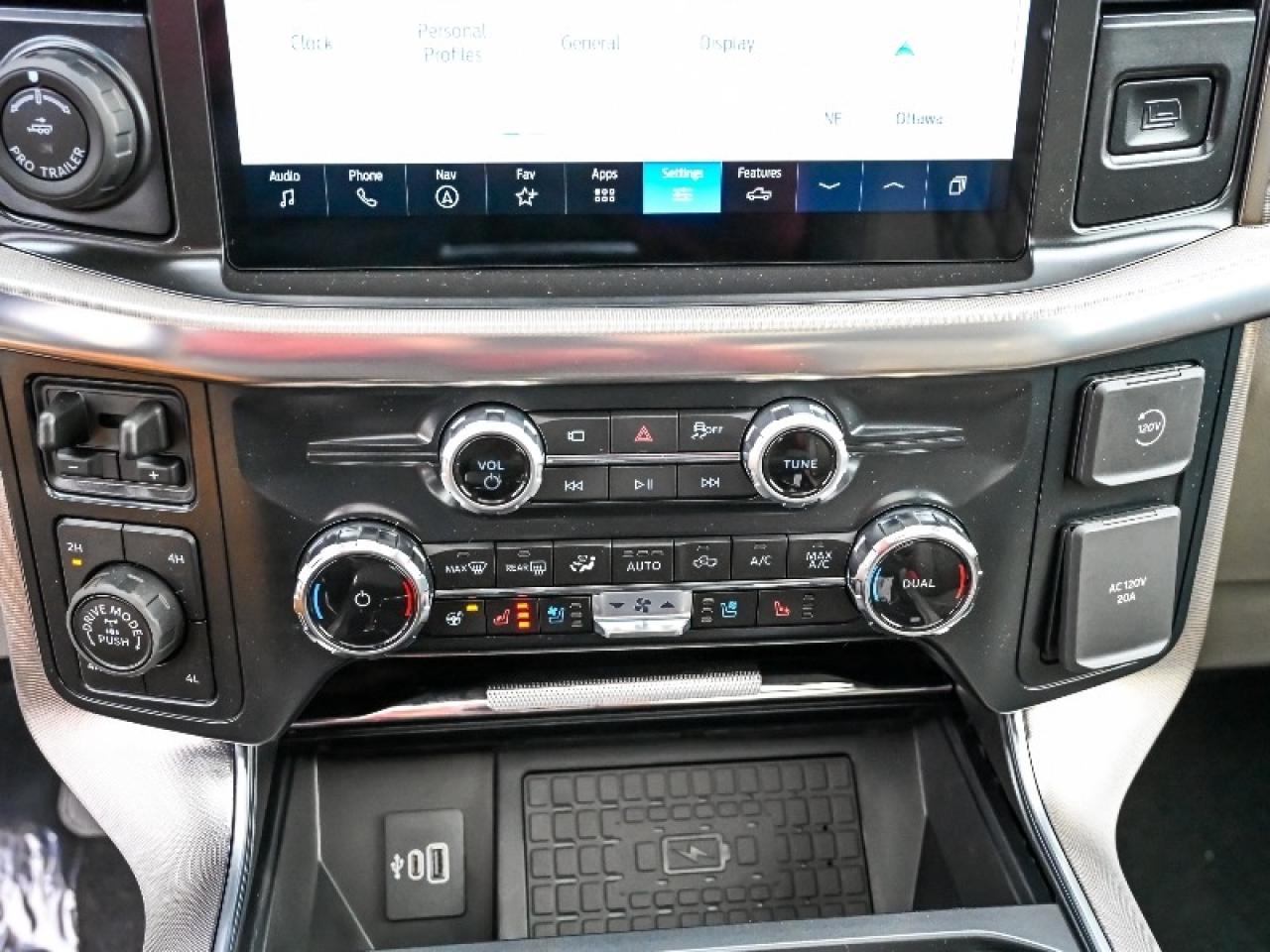 2025 Ford F-150 Platinum Photo