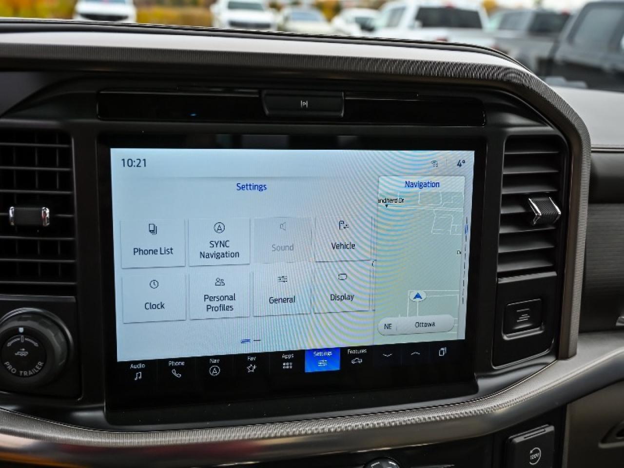 2025 Ford F-150 Platinum Photo