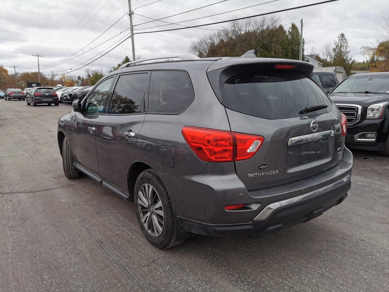 2019 Nissan Pathfinder SV - Photo #3