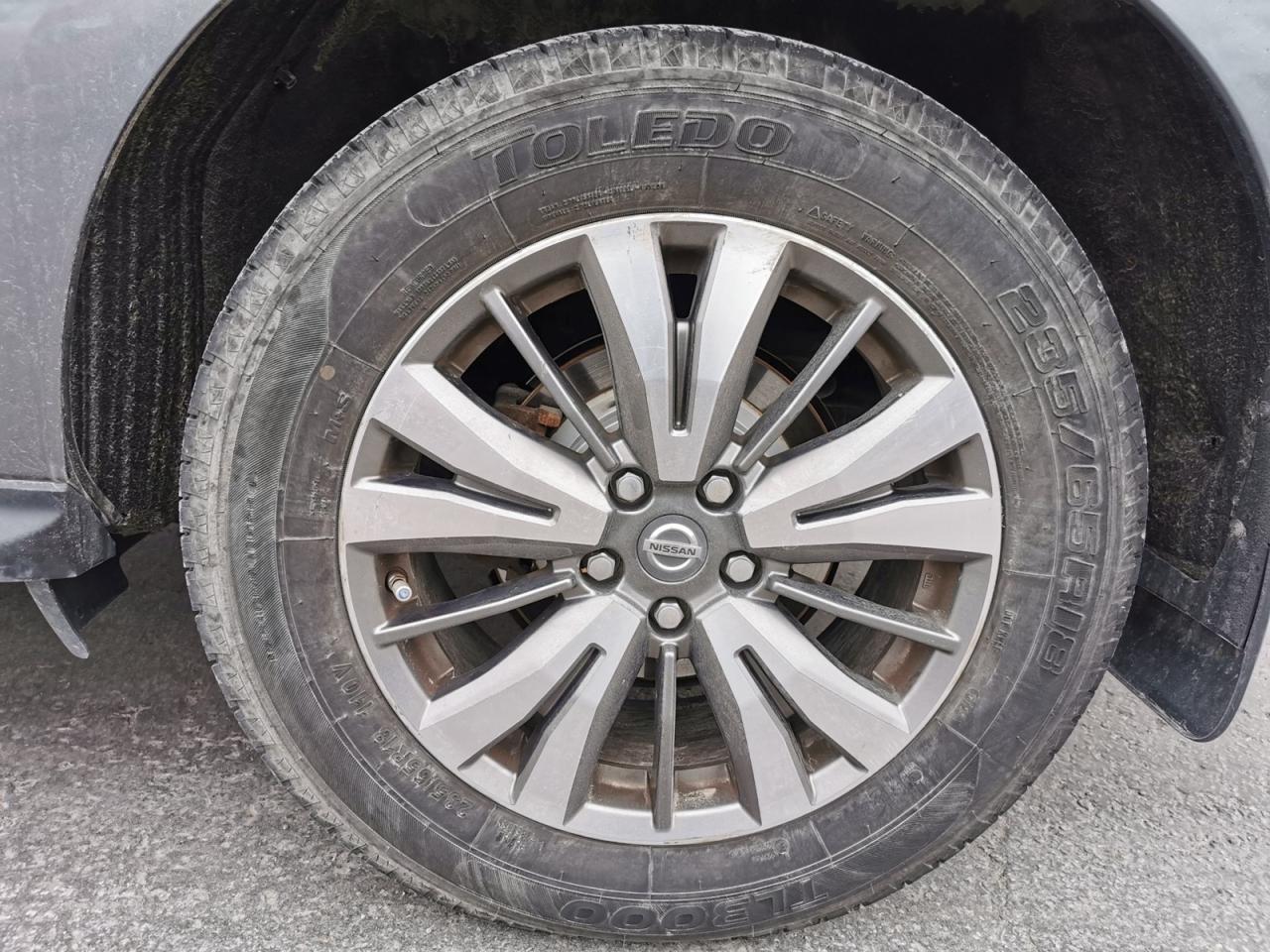 2019 Nissan Pathfinder SV - Photo #9