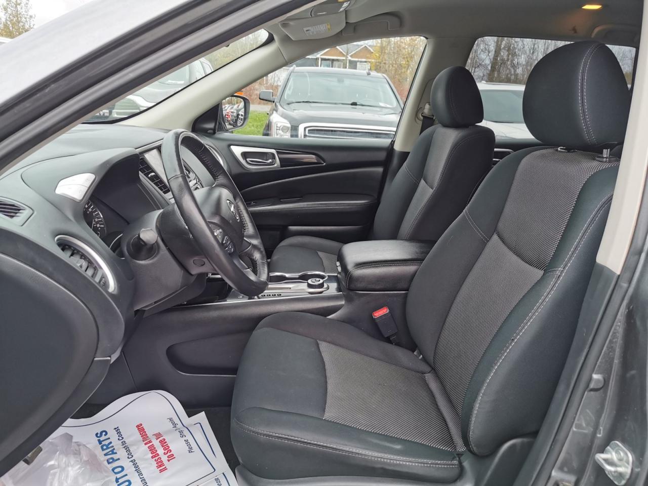 2019 Nissan Pathfinder SV - Photo #11