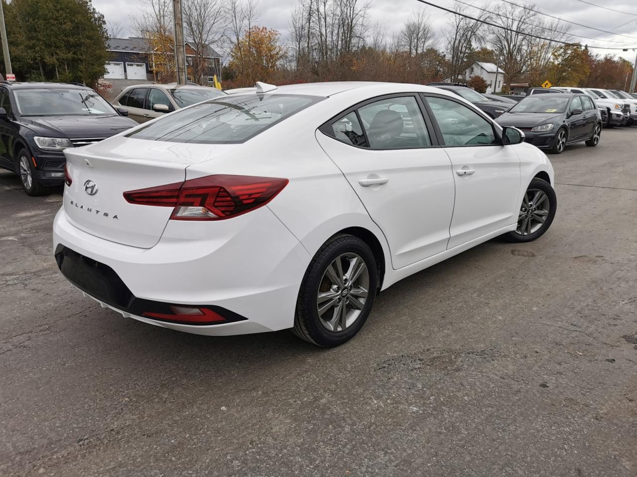 2020 Hyundai Elantra Limited - Photo #5