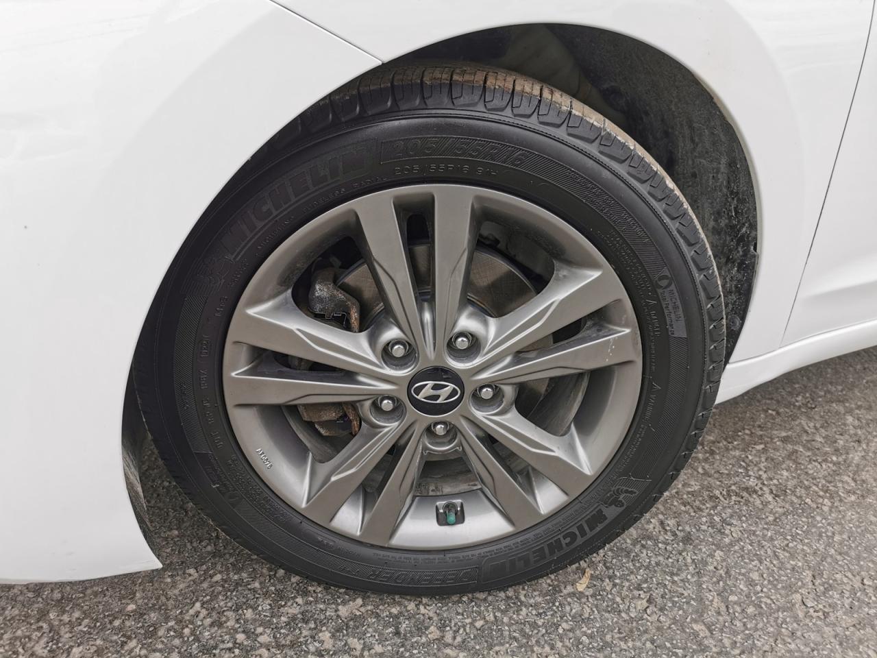 2020 Hyundai Elantra Limited - Photo #9