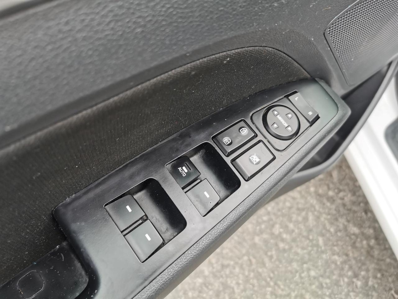 2020 Hyundai Elantra Limited - Photo #10