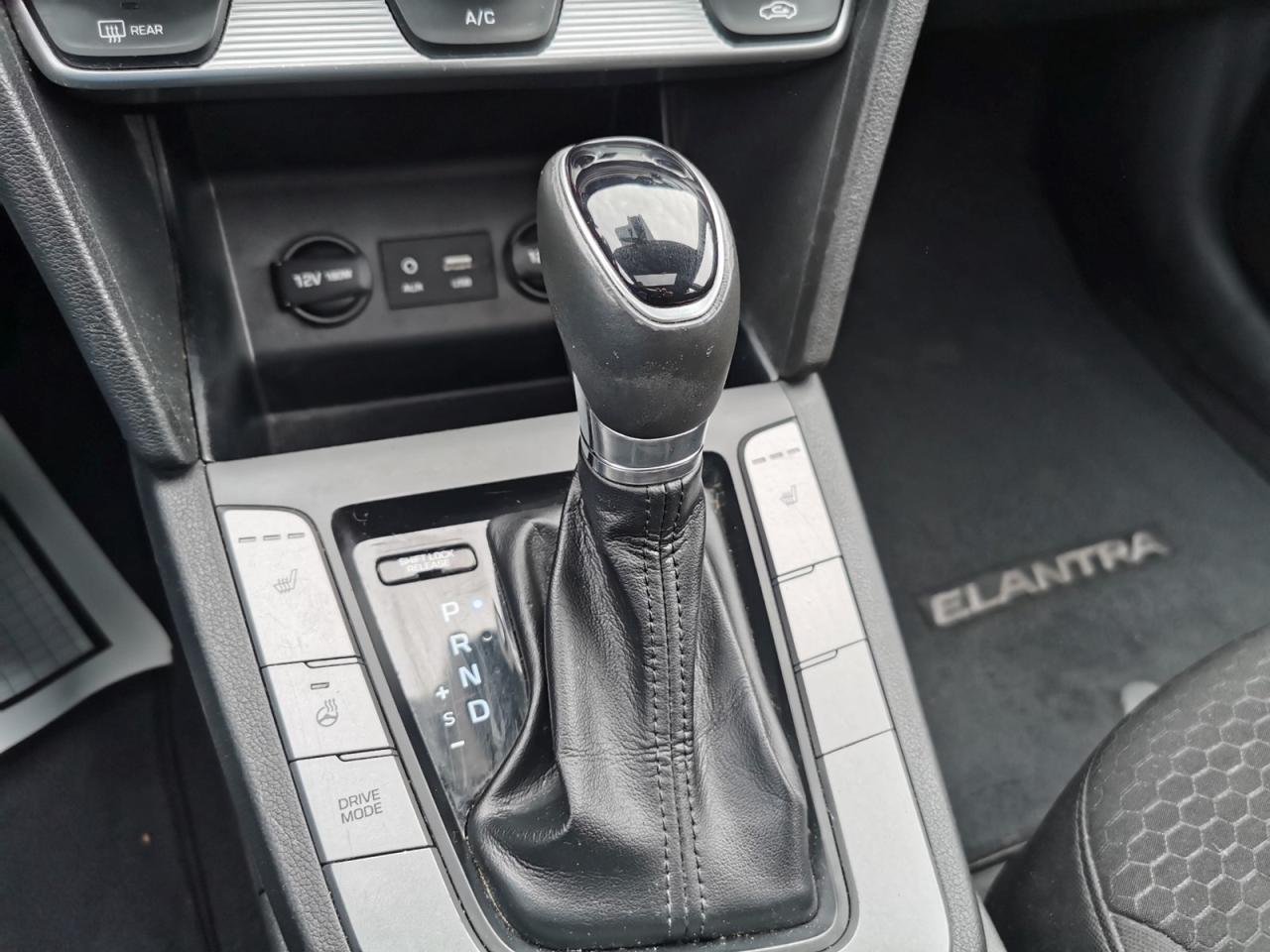 2020 Hyundai Elantra Limited - Photo #25