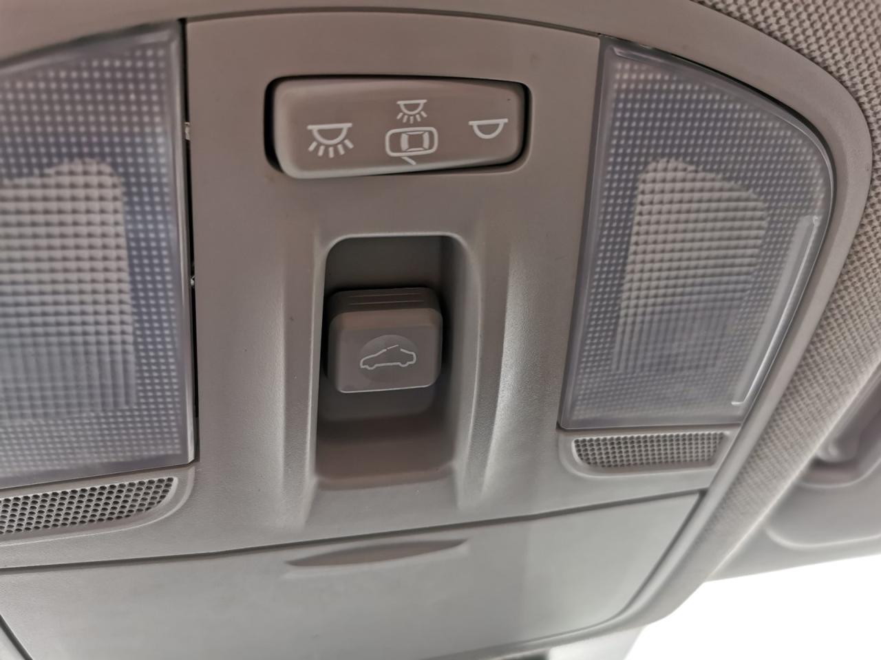 2020 Hyundai Elantra Limited - Photo #29