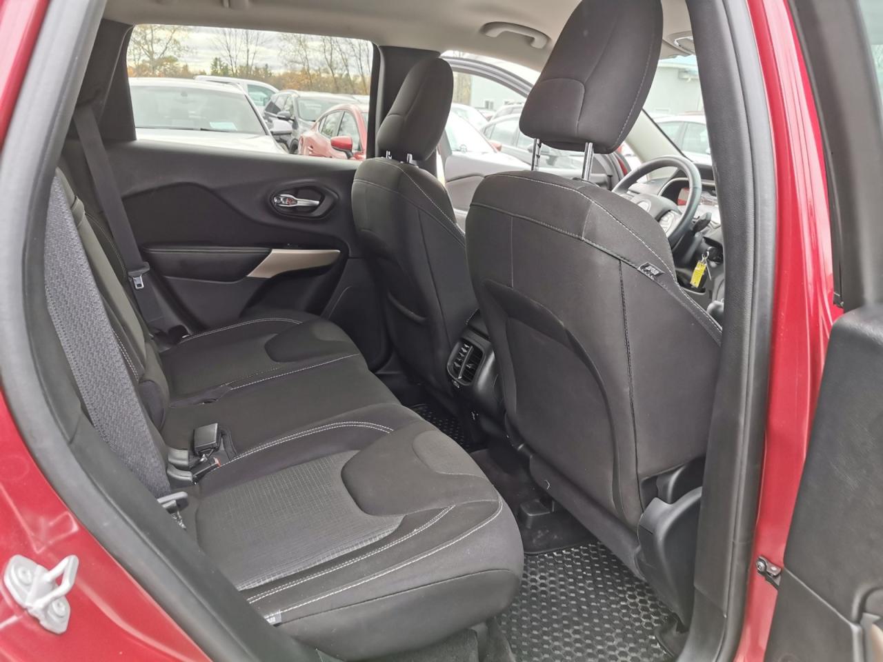 2017 Jeep Cherokee Latitude - Photo #16