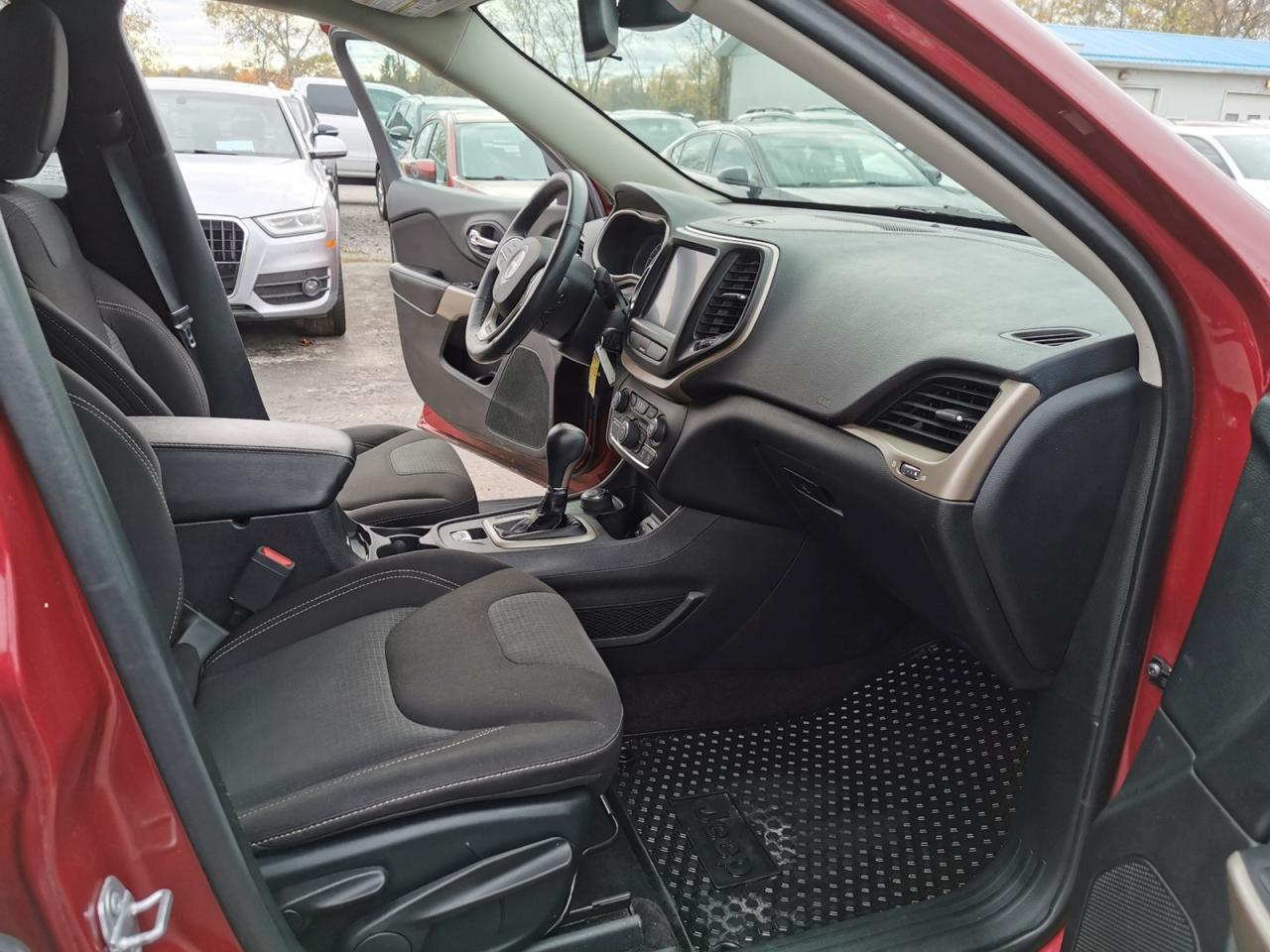 2017 Jeep Cherokee Latitude - Photo #18