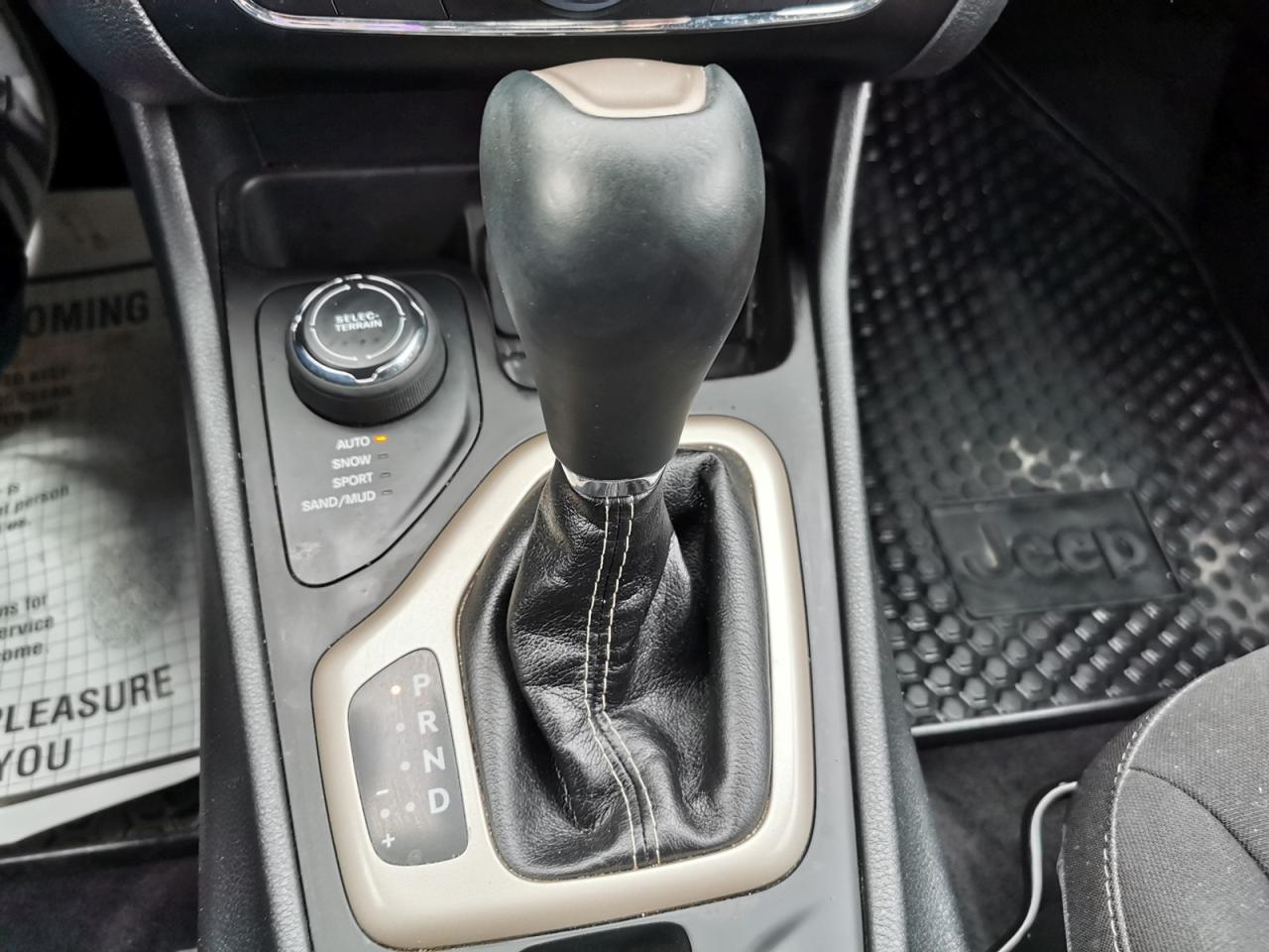 2017 Jeep Cherokee Latitude - Photo #28