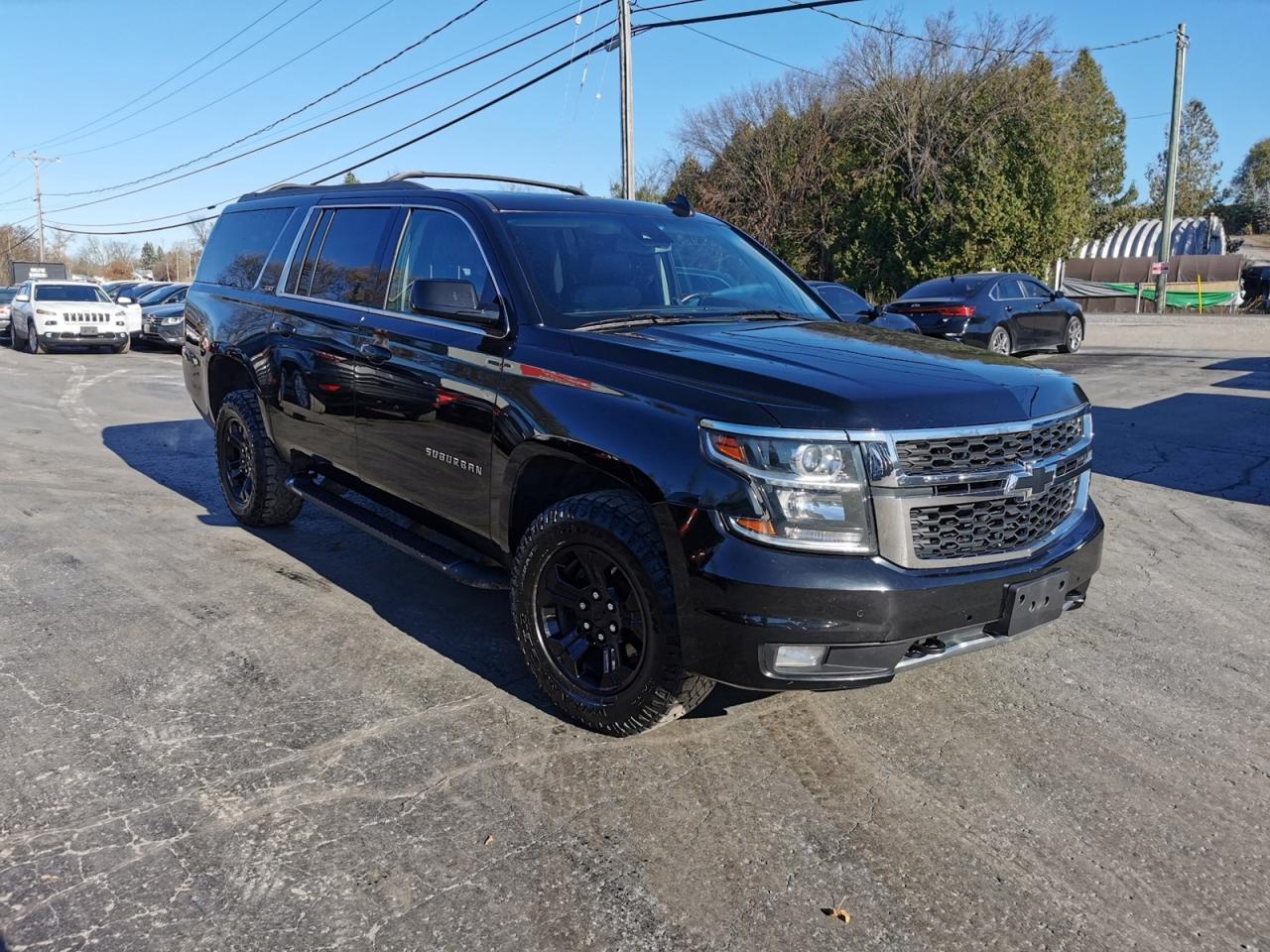 2020 Chevrolet Suburban LT Photo2