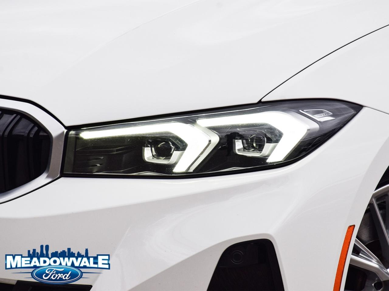 2023 BMW 3 Series 330i Photo2