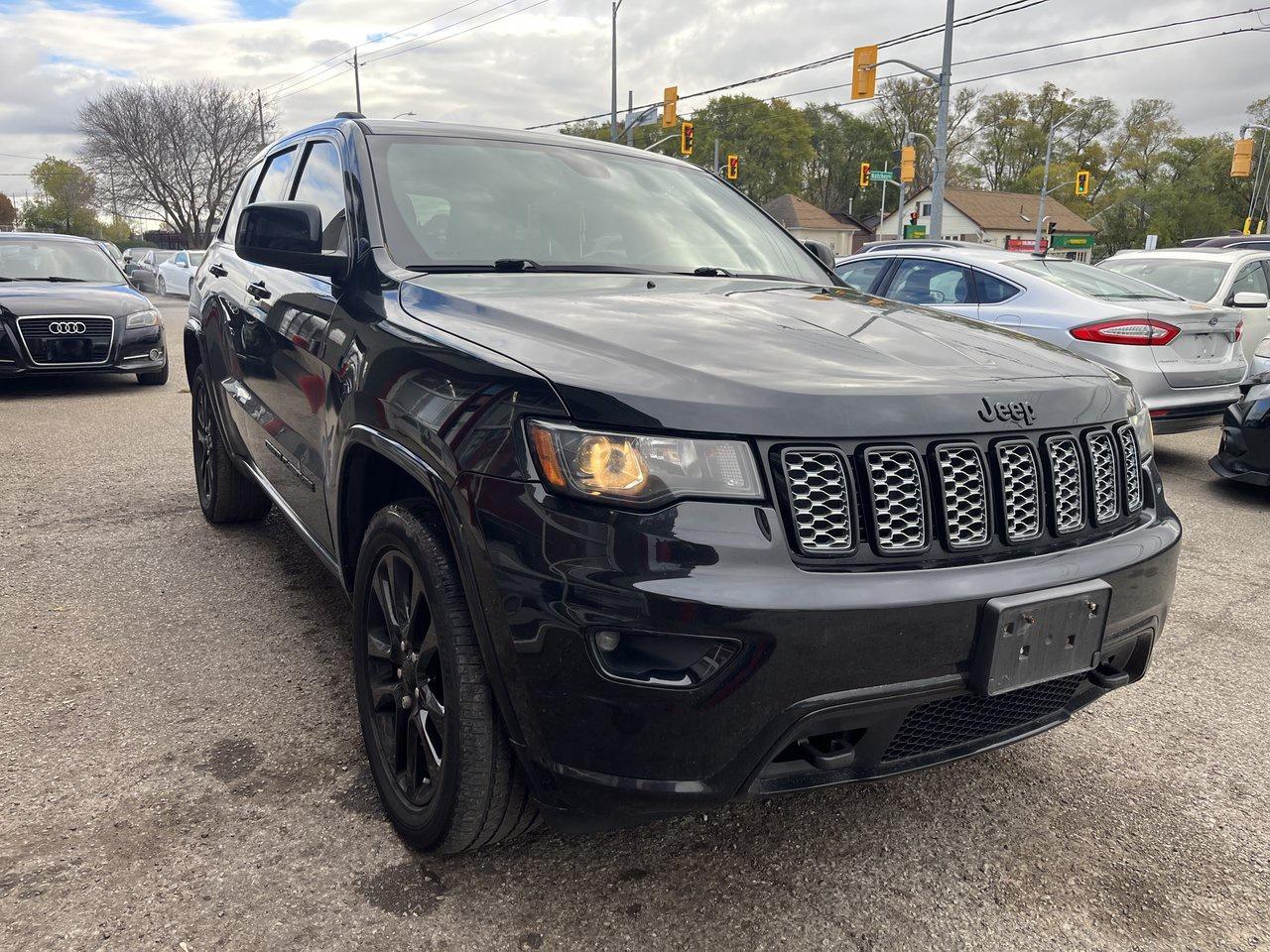 2018 Jeep Grand Cherokee Altitude Iv Photo2